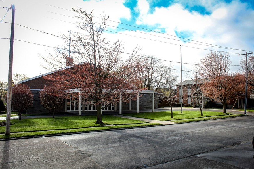 306 W Main St, Malone, NY à vendre - Photo du bâtiment - Image 3 de 12