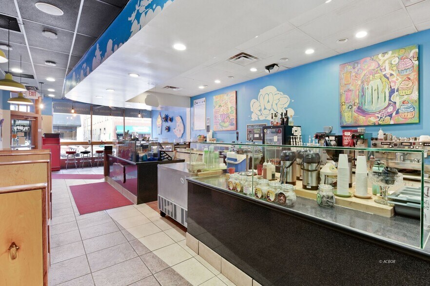 8 N Court St, Athens, OH à vendre - Photo du bâtiment - Image 2 de 4