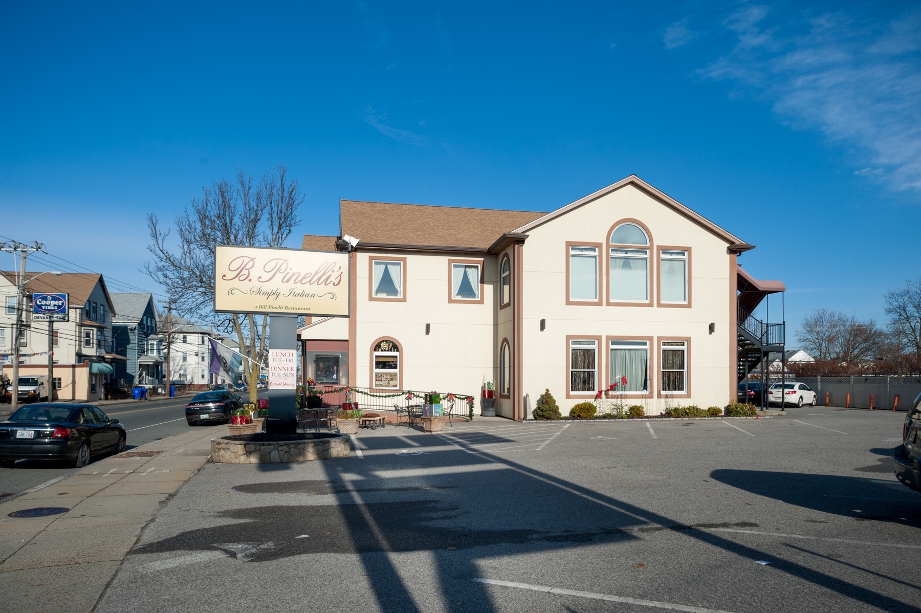 736 N Broadway, East Providence, RI for sale Primary Photo- Image 1 of 1