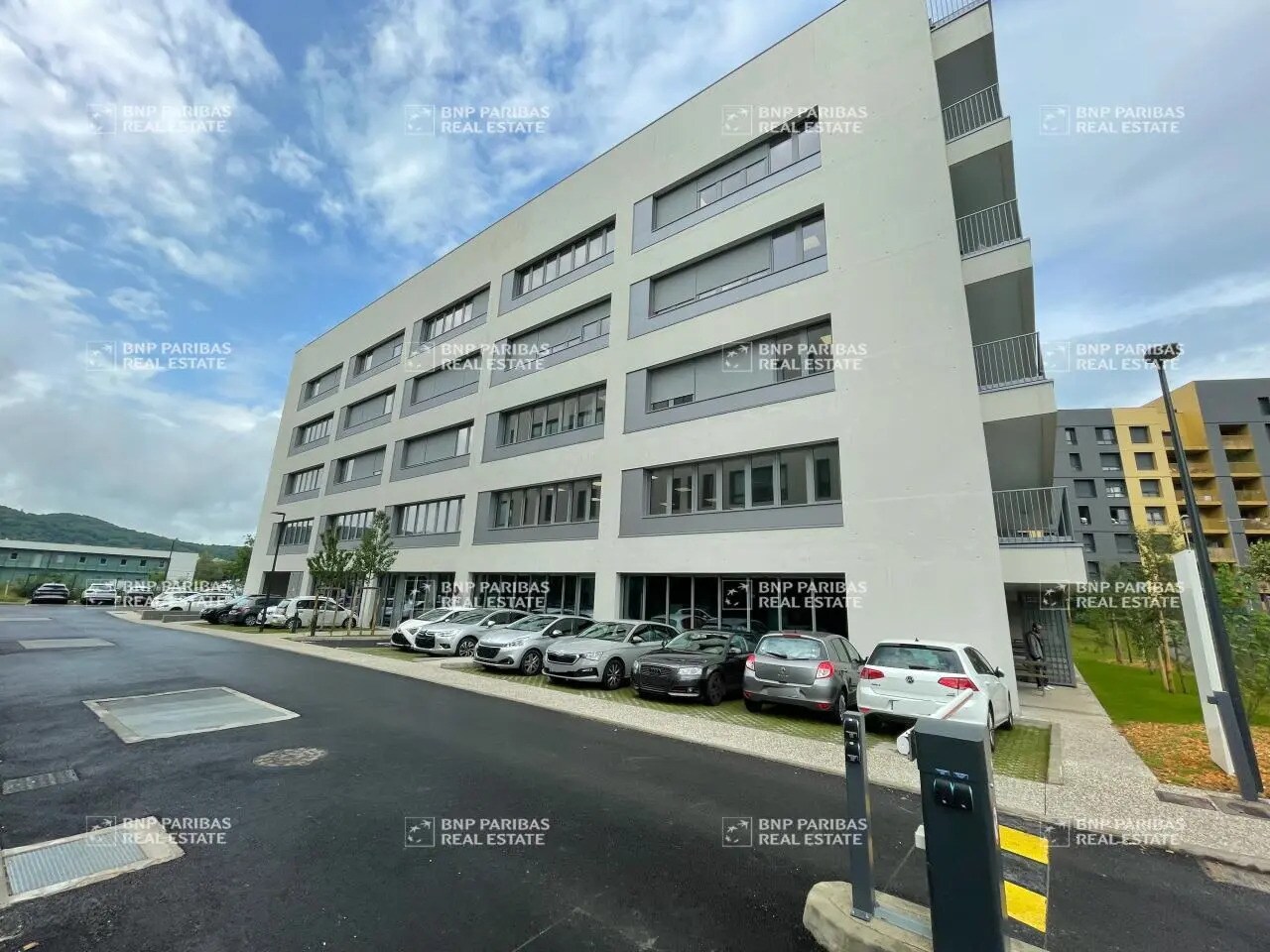 Office in Échirolles for lease Building Photo- Image 1 of 16