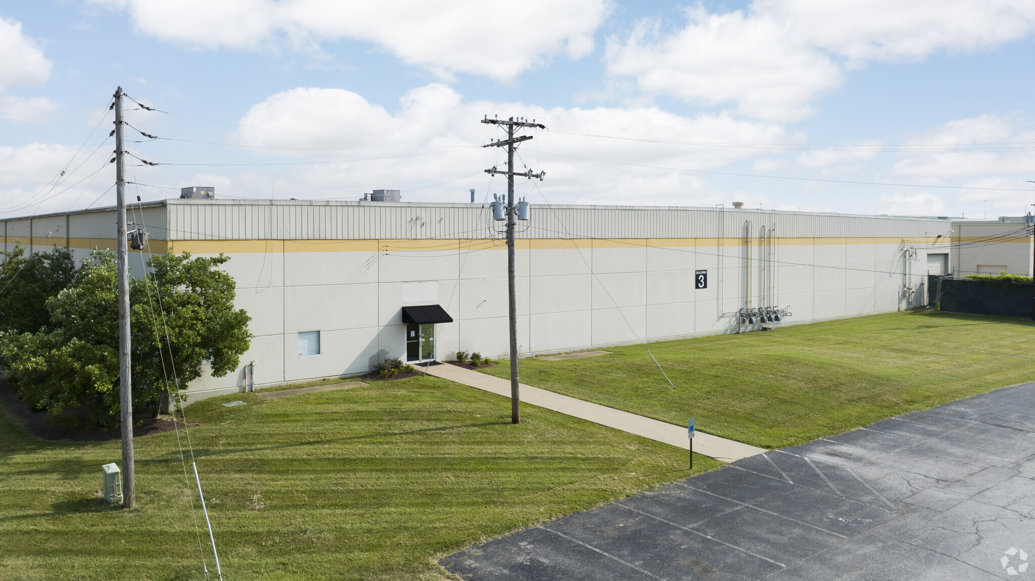 8169 National Tpke, Louisville, KY for lease Primary Photo- Image 1 of 6