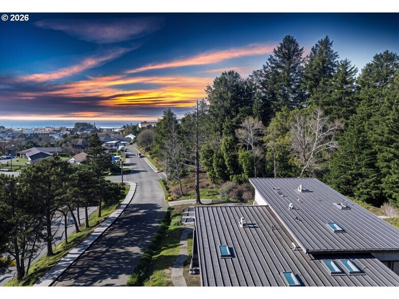 94353 Leith Rd, Gold Beach, OR à vendre - Photo du bâtiment - Image 2 de 46