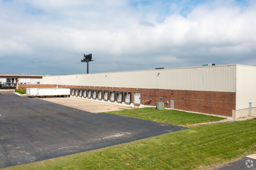 7435 Santa Fe Dr, Hodgkins, IL for lease - Building Photo - Image 2 of 5