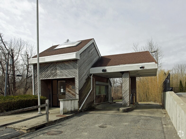 16 Spring St, Sag Harbor, NY à louer - Photo du bâtiment - Image 2 de 11