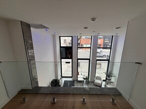 3425-3433 Yonge St, Toronto, ON à louer Photo intérieure- Image 1 de 3