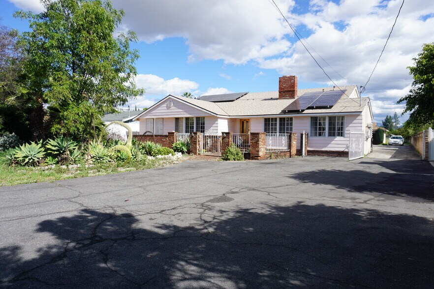 9826 Columbus Ave, North Hills, CA à vendre - Photo du bâtiment - Image 2 de 16