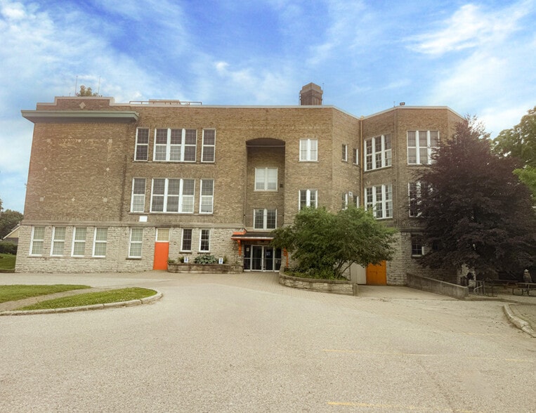 21 Wharncliffe Rd S, London, ON à louer - Photo du bâtiment - Image 3 de 5