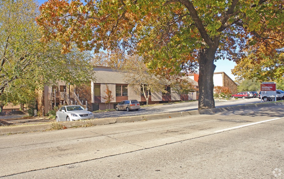 5272 S Lewis Ave, Tulsa, OK for sale - Building Photo - Image 2 of 12