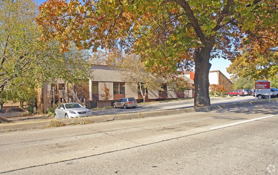 5272 S Lewis Ave, Tulsa, OK à vendre - Photo du bâtiment - Image 2 de 12
