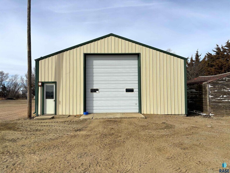 1603 N Broadway Ave, Miller, SD à vendre - Photo du bâtiment - Image 2 de 37