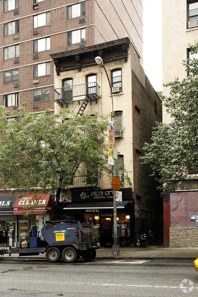 441 Third Ave, New York, NY à louer - Photo du bâtiment - Image 2 de 2