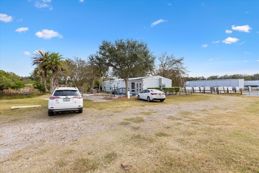 10973 N US Highway 301, Oxford, FL à louer - Photo du bâtiment - Image 3 de 17