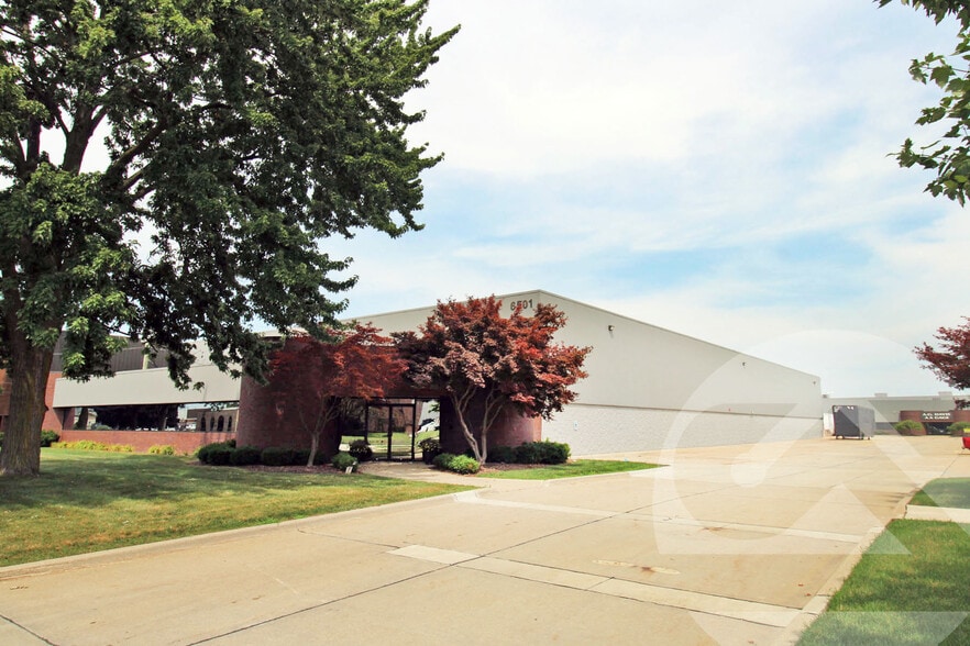 6501 Sims Dr, Sterling Heights, MI for lease - Building Photo - Image 1 of 1
