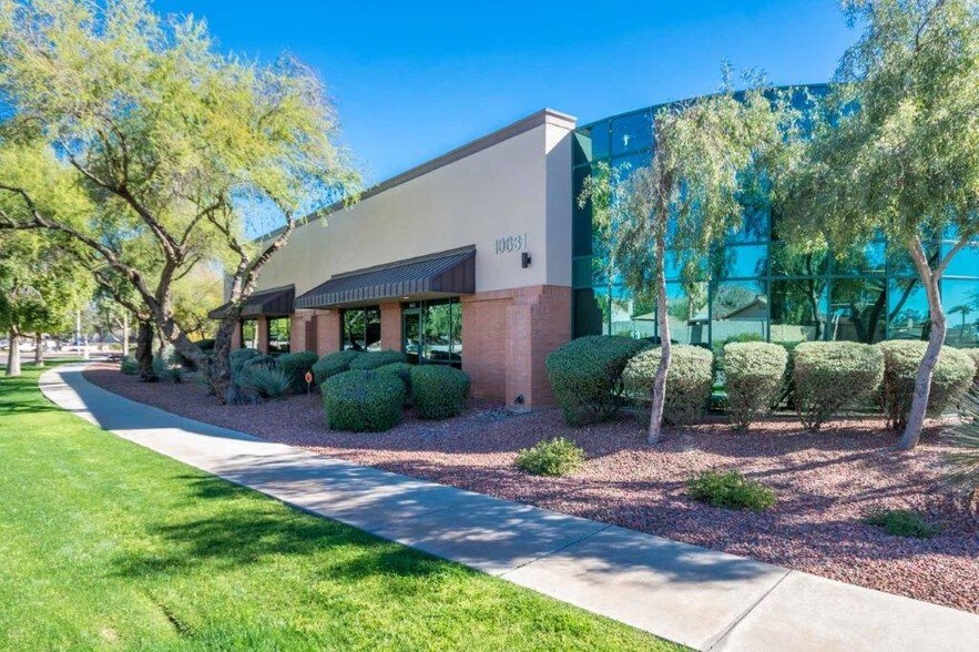 10631 S 51st St, Phoenix, AZ à louer - Photo du bâtiment - Image 1 de 9