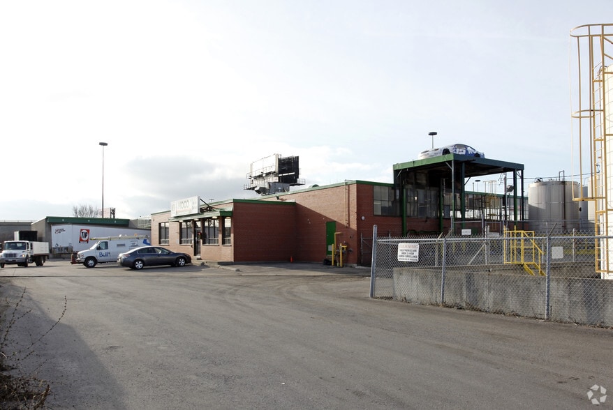 2 Bradpenn Rd, Toronto, ON à louer - Photo principale - Image 1 de 3