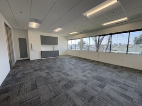 5500 Ming Ave, Bakersfield, CA for lease Interior Photo- Image 2 of 7