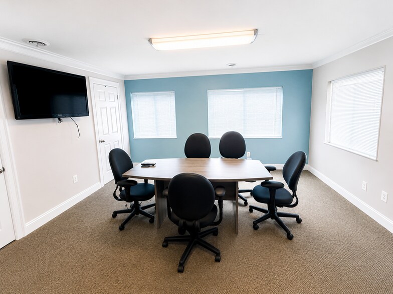 1097 S Lapeer Rd, Oxford, MI à louer - Photo du bâtiment - Image 3 de 10