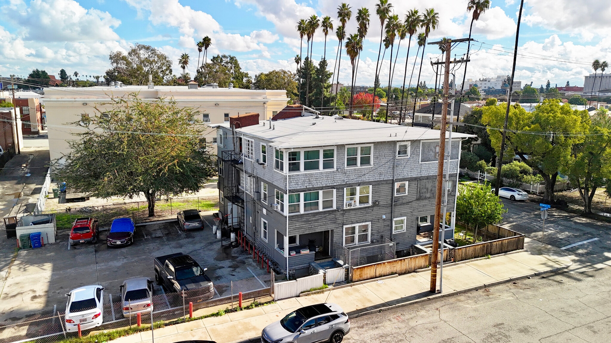 285 W Center St, Pomona, CA à vendre Photo principale- Image 1 de 16