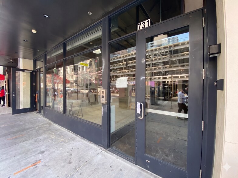 731 S Broadway, Los Angeles, CA à louer - Photo du bâtiment - Image 3 de 8
