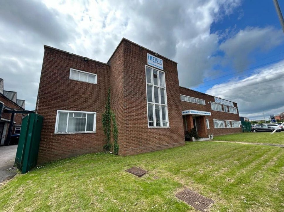 Eastern Av, Dunstable for sale Building Photo- Image 1 of 2