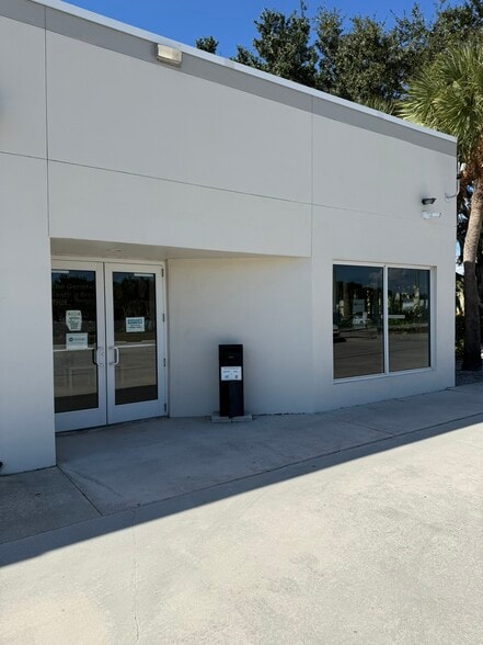 3020 Fairlane Farms Rd, Wellington, FL for lease - Building Photo - Image 1 of 9