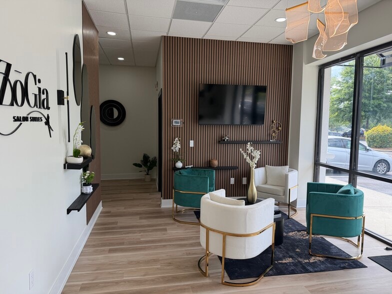5770 Peachtree Industrial Blvd, Norcross, GA for lease - Lobby - Image 3 of 20