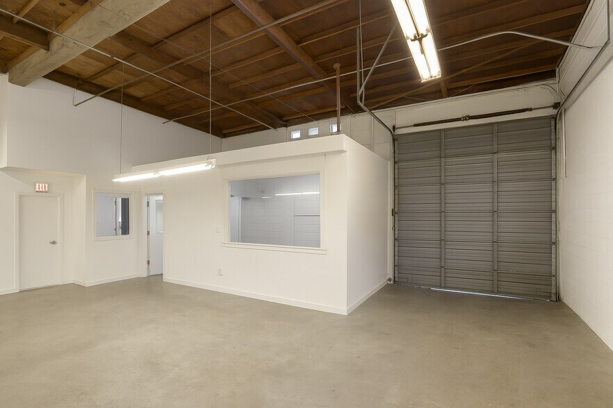 3014 N North Coolidge Ave, Los Angeles, CA à louer - Photo du bâtiment - Image 3 de 7