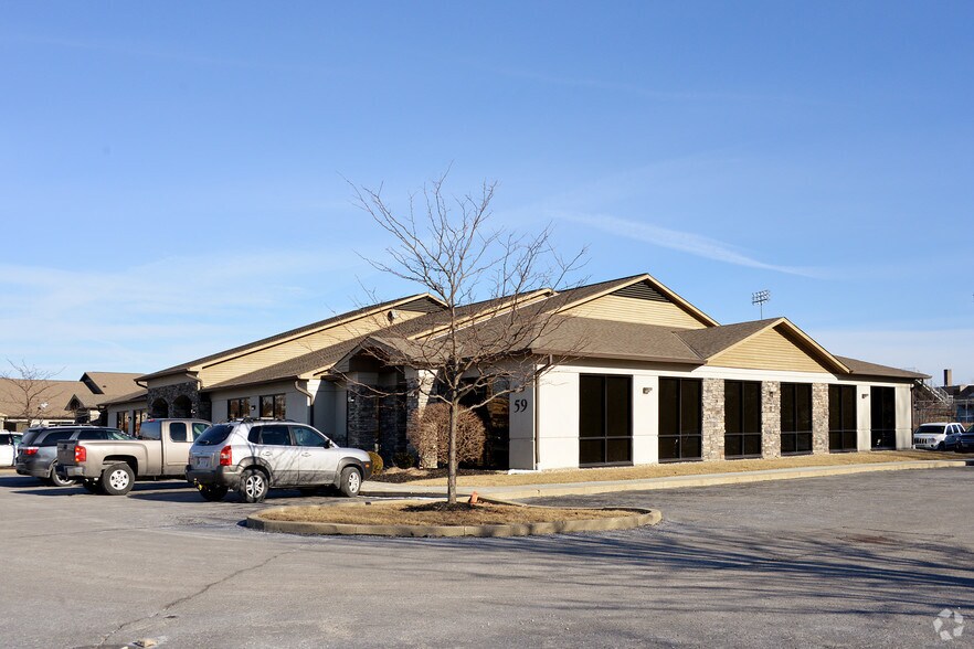 59 Cavalier Blvd, Florence, KY à louer - Photo principale - Image 1 de 4