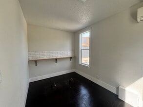 301 Shipping St NE, Salem, OR for lease Interior Photo- Image 2 of 19