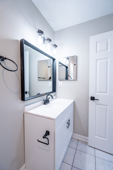 1354 S Talbott St, Indianapolis, IN à vendre - Photo intérieure - Image 2 de 12