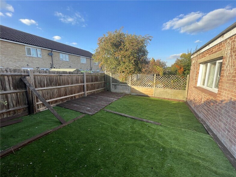 22A Bedford Road, Bedford à vendre - Photo du bâtiment - Image 2 de 8