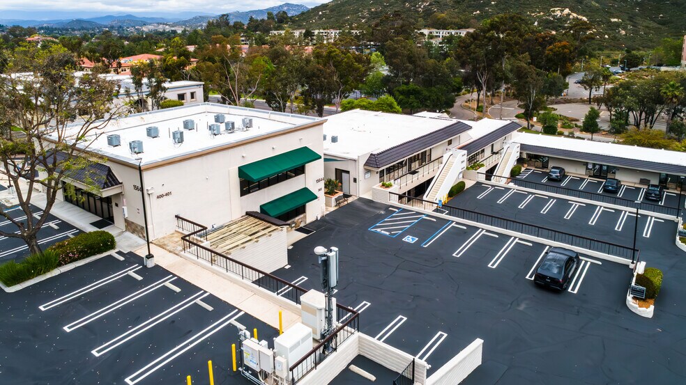 15644 Pomerado Rd, Poway, CA à vendre - Photo du bâtiment - Image 3 de 8