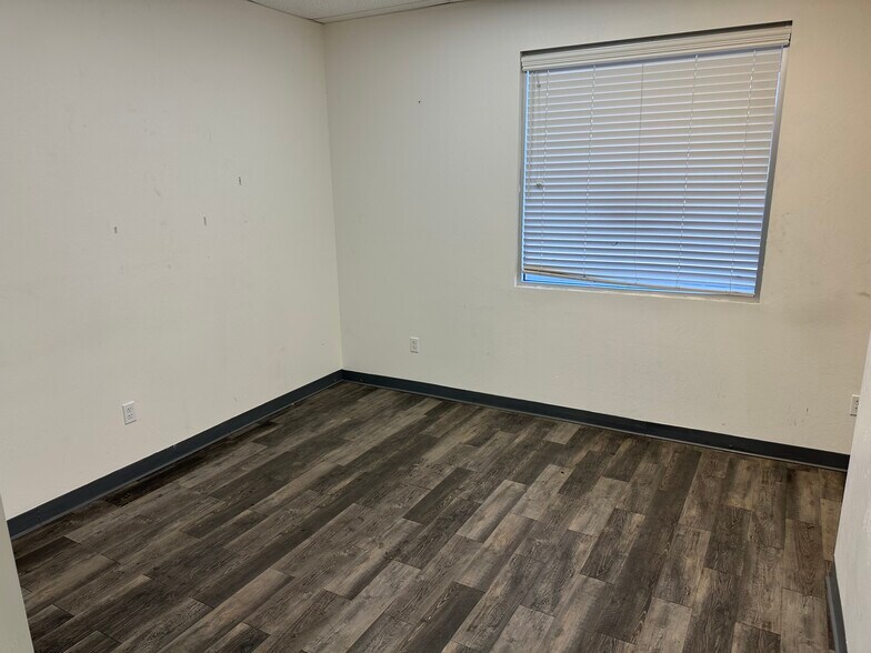 3740 N Sillect Ave, Bakersfield, CA à louer - Photo du bâtiment - Image 3 de 13