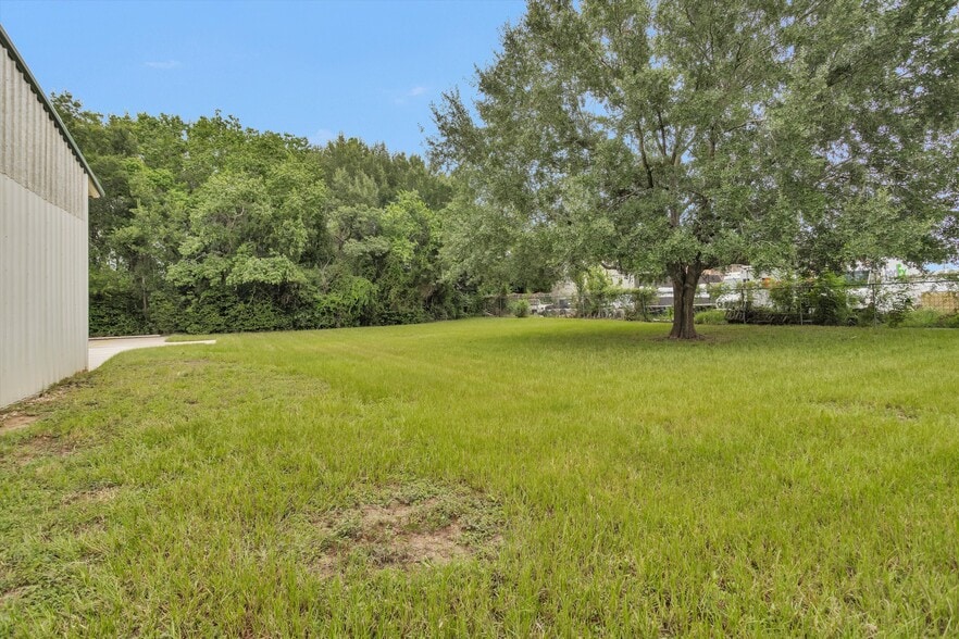 11111 Neeshaw Dr, Houston, TX for lease - Building Photo - Image 2 of 39