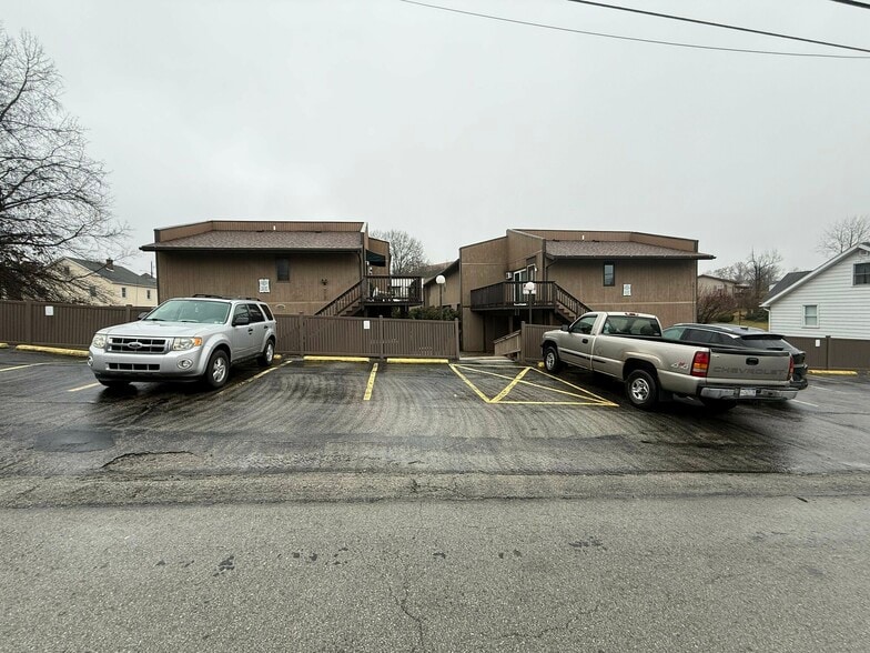 121-123 S Quarry st, Mount Pleasant, PA for sale - Primary Photo - Image 1 of 5