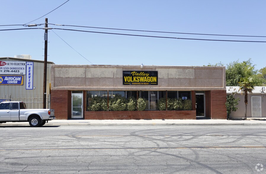 38525 6th St E, Palmdale, CA à vendre - Photo du bâtiment - Image 3 de 4