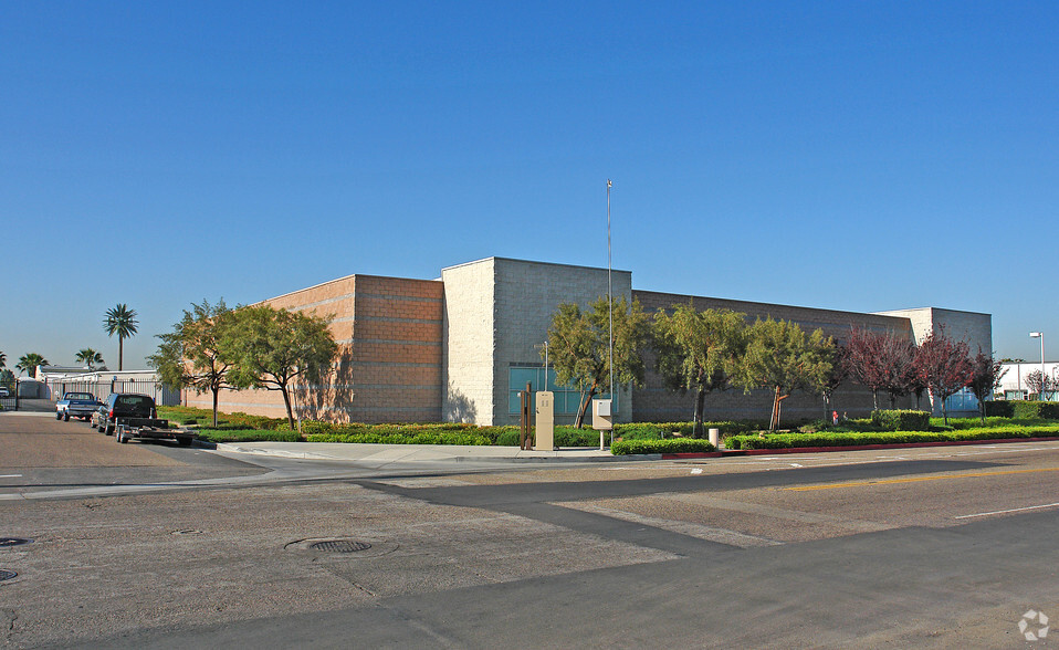 6000 Dale St, Buena Park, CA à louer - Photo du bâtiment - Image 2 de 7