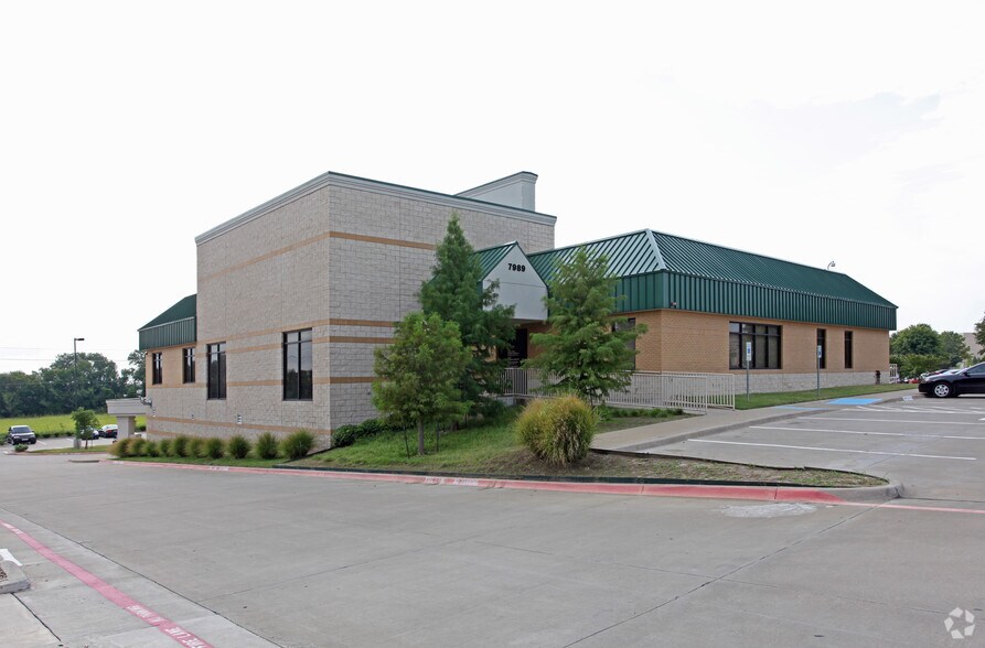 7989 W Virginia Dr, Dallas, TX à vendre - Photo principale - Image 1 de 5