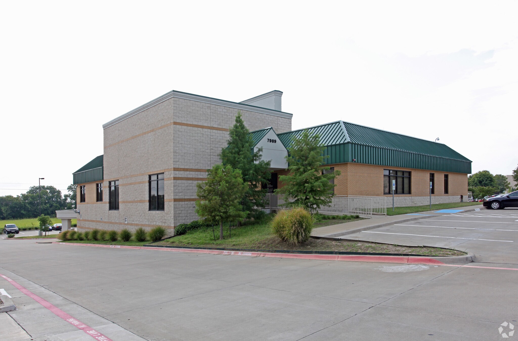 7989 W Virginia Dr, Dallas, TX à vendre Photo principale- Image 1 de 6