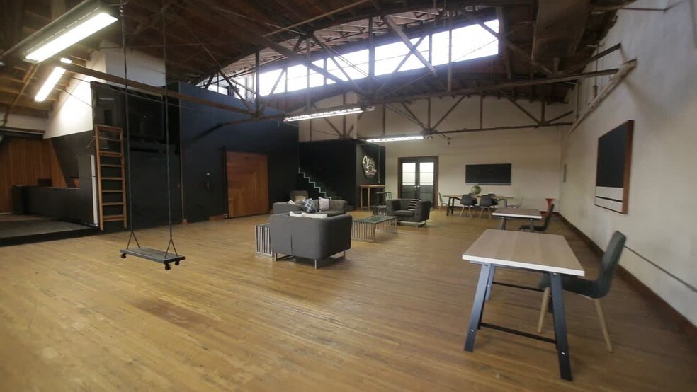 314 W 58th St, Los Angeles, CA à vendre - Vidéo sur l’inscription commerciale - Image 2 de 43