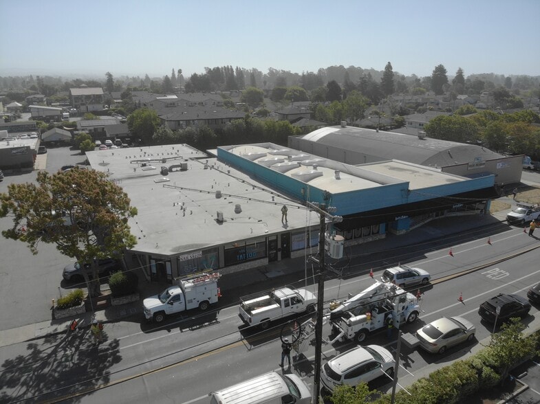 Seabright Shopping Center portfolio of 3 properties for sale on LoopNet.ca - Building Photo - Image 2 of 11
