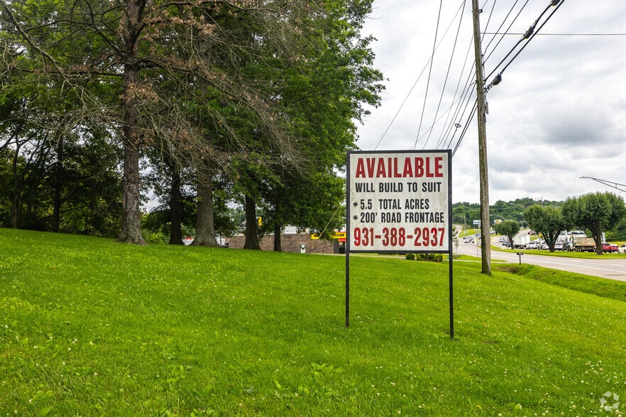 1108 and 1110 Nashville Hwy portfolio of 2 properties for sale on LoopNet.ca - Primary Photo - Image 1 of 2