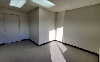 104-122 S 122nd Ave, Tulsa, OK for lease Interior Photo- Image 2 of 7