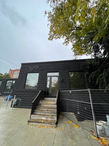 83-91B Walnut Av, Toronto, ON à louer - Photo du bâtiment - Image 2 de 15