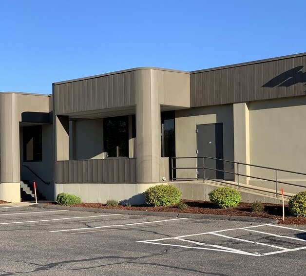 95 Ashley Ave, West Springfield, MA à louer - Photo du bâtiment - Image 3 de 4