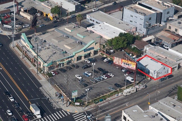 8905 Venice Blvd, Los Angeles, CA à louer - Photo du bâtiment - Image 2 de 6