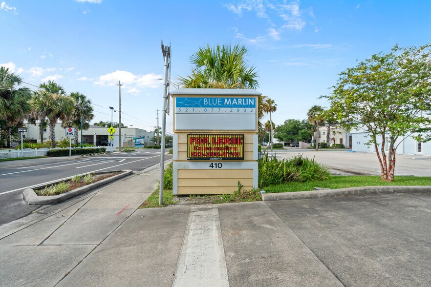 410 S Hopkins Ave, Titusville, FL à louer - Photo du bâtiment - Image 3 de 28