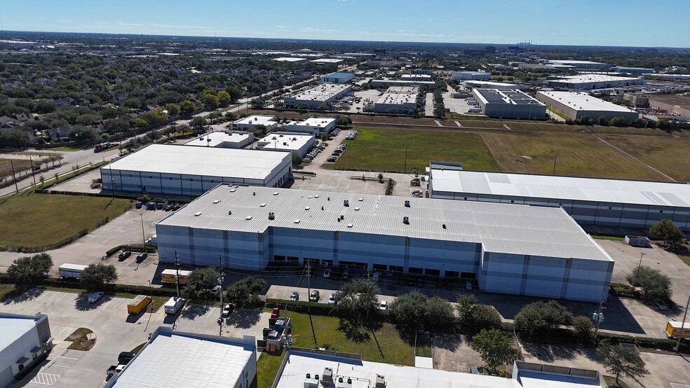 12010 Dairy Ashford, Sugar Land, TX for lease - Building Photo - Image 3 of 11