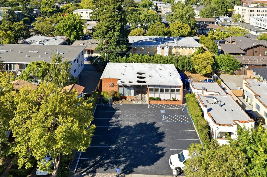 80 Arch St, Redwood City, CA à vendre - Photo du bâtiment - Image 2 de 23