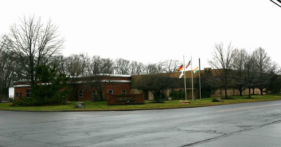 99 Newbold Rd, Fairless Hills, PA for lease - Primary Photo - Image 1 of 20